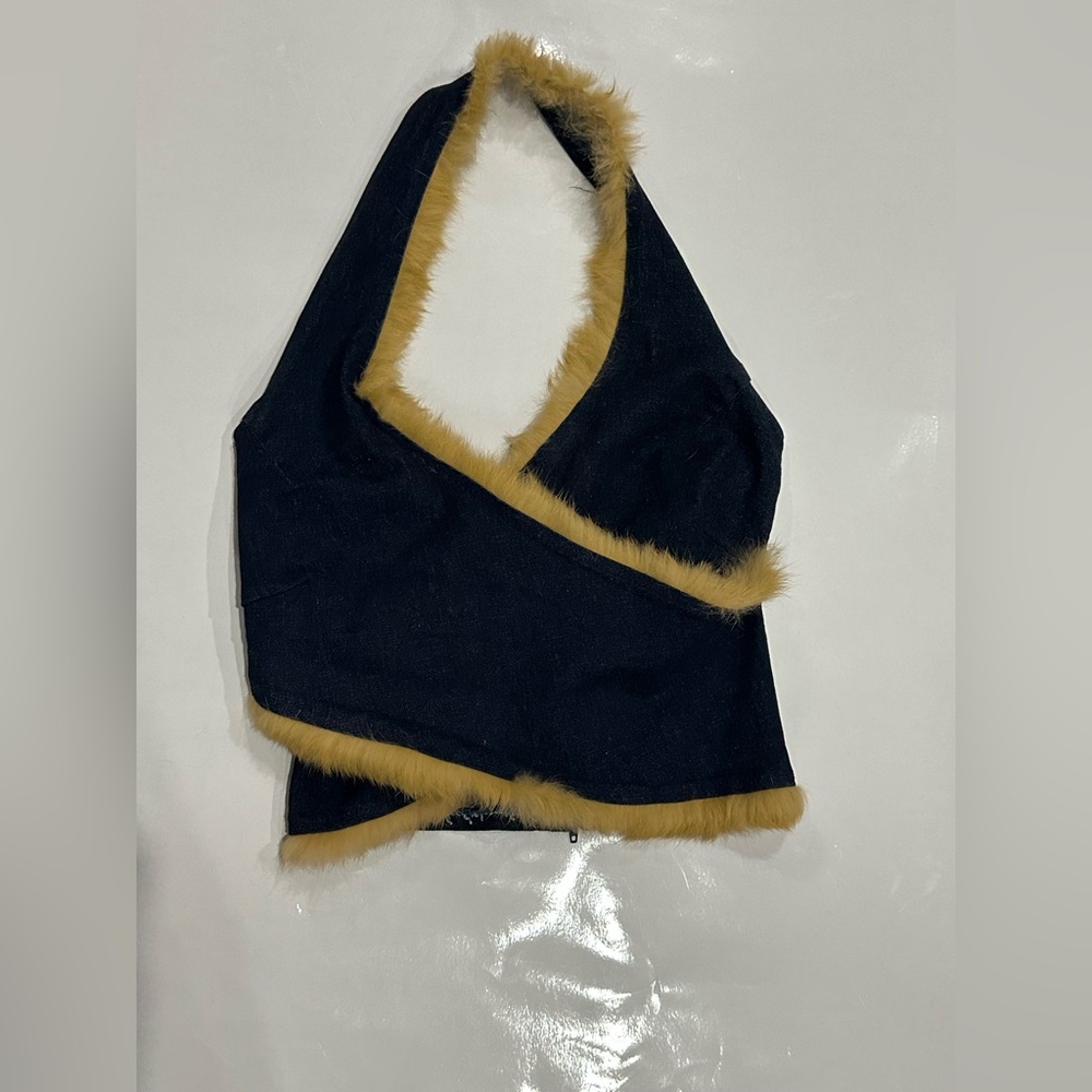 Y2K faux fur crop top